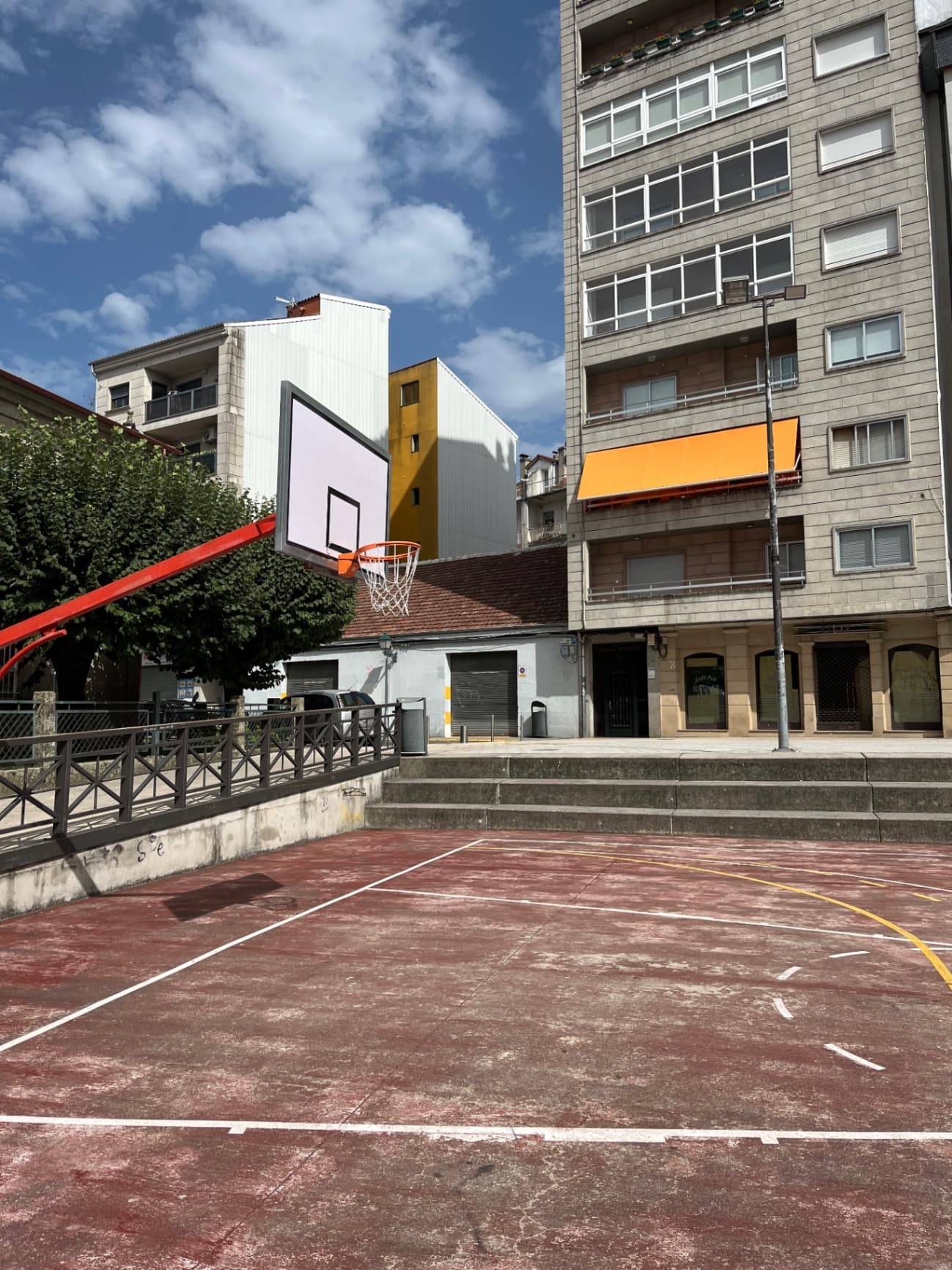 Pista roja - Foto 1 de la galería y canastas